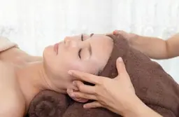 筋膜フェイシャル60分(デコルテ、筋膜フェイシャル、パック、ヘッドスパ、フットケア)