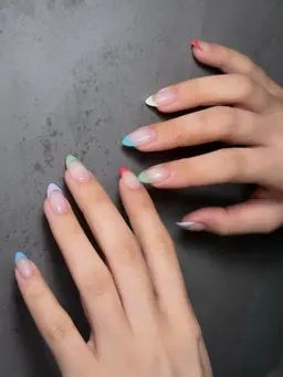 フレンチネイル🖤自爪を削らないシェラックorジェル