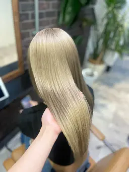 U22♡💡透明感ハイトーン💡♡【ケアブリーチ使用✨トリプルカラー➕クイックトリートメント】