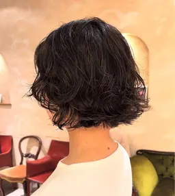 カットパーマ👩🏽‍🦱スタイリストによるカット付きです！➕トリートメント✨