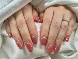 ワンカラー＋簡単アート／パーツ（1​〜​2本)＋ハンドマッサージ  ※オフなしの場合 −500円、パーツは1​〜​2個まで/本