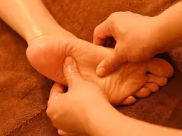 漢方足湯＋足裏・小腿筋膜ケア40分【冷え・むくみ・疲れ】| 新規限定 （現金払いのみ）