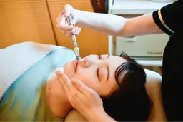 【骨と筋肉から緩める小顔矯正✨】痛くない施術で首・頭から歪みのない小顔に❣️「小顔矯正 60分」