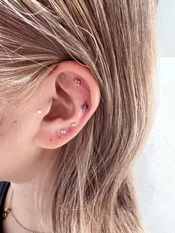 10粒耳つぼジュエリー💎（片耳5粒）土日祝は＋500円