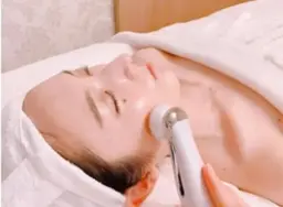 【肌育美肌脱毛/U24】お顔脱毛+毛穴洗浄+ヒト幹美容液導入◆光フォト・美白パック付!潤い・透明感あふれる艶やかな肌へ♪