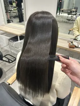 【酸性ストレート】梅雨、夏の時期にぴったり！ ◎うねり、クセを解消して艶髪を目指しましょう！