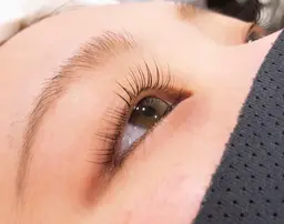 《営業時間9:00​〜​18:00 日曜日のみ17:00まで》パリジェンヌラッシュリフト✨