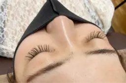 ✨フラットラッシュ100本✨自然で持ちの良さが人気!初めてエクステをされる方にオススメです