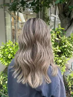 💛《大流行!バレイヤージュカラー》ブリーチ+ケアカラー💛