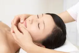 きゅっと引き締まった憧れの小顔に♪小顔矯正&頭蓋骨矯正40分¥3700