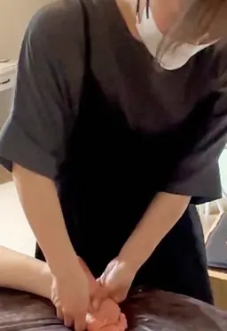 《足のむくみスッキリ✨》🌿よもぎ蒸し🌿30分+フットマッサージ20分🦵(足裏から太ももまで)