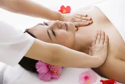 26【顔筋革命】美白引き締めハイパーナイフ&3Dキャビ+コルギ美骨筋小顔70分6,880円