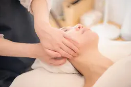 ☆人気☆終わった後の爽快感がたまらない！！筋膜リリース小顔矯正《顔こり・首こり・眼精疲労リラクケア》＜60分＞