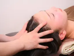 【頭痛・眼精疲労】ヘッドマッサージ（ヘッドスパ/耳ツボ）＋電気