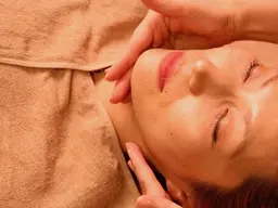 【お顔のたるみ・むくみ改善】ミニモ限定☆小顔矯正+カウンセリング 60分