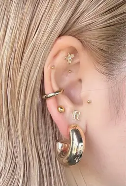 顔周りカット＋コテ巻き＋耳つぼジュエリー💎💖