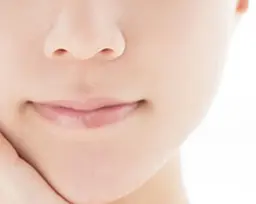 【化粧ノリ抜群！くすみ・毛穴のお悩みも解消☆】　顔脱毛　￥3300