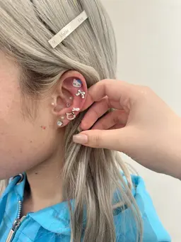 snsで大人気💎耳ツボjewelry💎