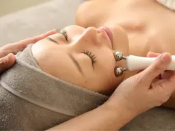 むくみヤバい💦小顔になりたい‼️リフトアップ🩷EMS筋膜リリースケア💕60分 選べるパック/ヘッドスパ付 💛