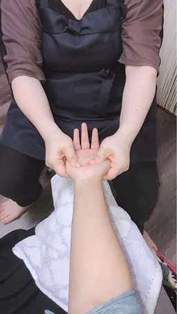 【ちょっとした贅沢な時間…】🍁ハンドマッサージ🍁秋冬にカサつく指先までしっかり潤いケア🍀