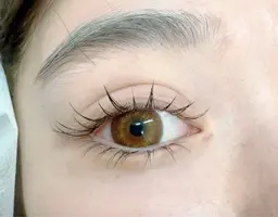 マツエク🍀新人気パリエク(パリジェンヌと漫画デザインフライトラッシュ毛140本)¥13,560