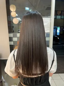 【湿気に負けない💦】カット✂️✨＋髪質改善ストレート(シャンプー込み)