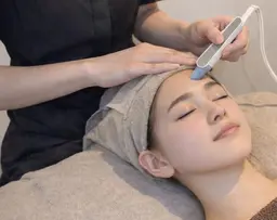 ミニモ学割✨\ごっそり排出/毛穴洗浄+鎮静パック仕上げ!皮脂が多く気になる方おすすめ💪🏻お顔と頭皮の毛穴掃除🧹