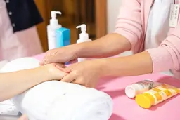 ★コラーゲンドリンクお土産付き★エステで使用のコラーゲン入りクリームでハンドケア