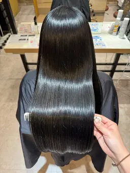 黒染めを使わない就活カラー🖤✨(トーンダウン)&お客様の髪質に合わせたAujuaトリートメント付き⭐️