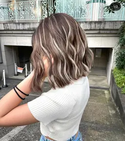 ⭐️コントラストハイライト⭐️(ブリーチ1回)＋トリートメント