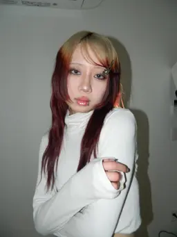 当日予約限定❣️特別価格‼️超ケアブリーチ+カラー+保湿トリートメント付き!!