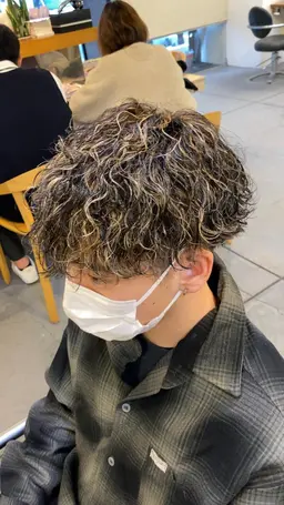 流行りのパーマ＋ハイライトメッシュorカラー＋カット✂︎✨