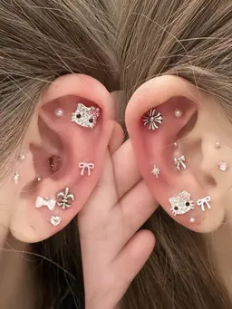 今話題！【耳ツボジュエリー】💎可愛すぎるヘルスケア🫧キティーちゃんなどパーツの種類多数ご用意✨《​〜​10個》