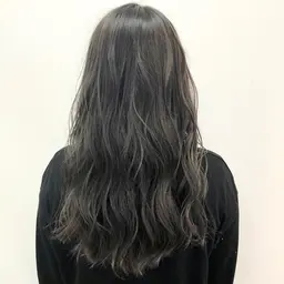 白髪染めでも濁らない！？高彩度グレーカラー