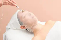 【シミでお悩みの方へ★20%OFF】シルキーベース＋イオンインパクト＋ブライトニングパックで透明感のあるお肌へ★