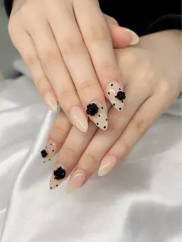 【𝙃𝙖𝙣𝙙】🍒平日限定🍒持ち込みdesign4本アート(オフなし)