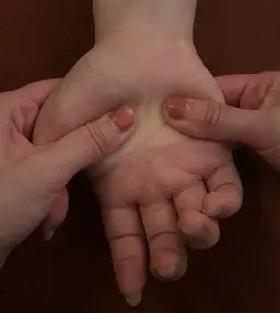 ハンドマッサージ　15分（オプションなので、他のコースと合わせて予約してください）