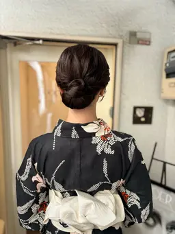 ヘアセット×浴衣着付け👘🫧浴衣の着付けとヘアセットのお得なメニュー🎆どんな髪型でも一律料金◎持ち込みデザインOK✨