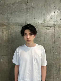 《短くせずに気分は変えたい、伸ばしているけどイメチェンしたい》　メンズパーマのみ