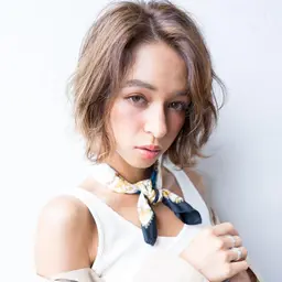 【ブリーチはできないけどで透明感が欲しい方におススメ】カット+ブリーチを使わないダブルカラー+トリートメント