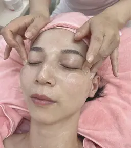 小顔フェイシャルエステ  デコルテ込み  施術50分¥6600 →¥3600