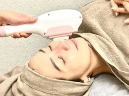 【女性限定】顔まるごと脱毛✨¥5000→¥3000🎉産毛を徹底除去して毛穴の黒ずみ&引き締めにも❤️