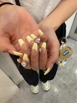 フレンチネイルモデル