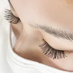 【初回オフ無料】Wフラットラッシュ80束（LED＋¥550）