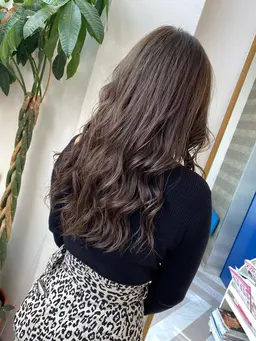 《✨お仕事で明るめはNGな方向け✨》カット+シークレットハイライト(オンカラー込)+集中補修トリートメント☆