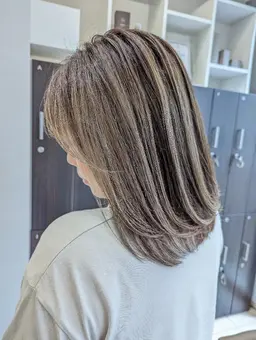 カット+白髪ぼかしハイライト＋ダメージケアトリートメント