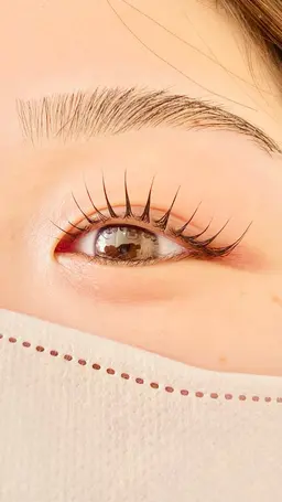 パリジェンヌラッシュリフト（まつ毛パーマより立ち上がるカール感）