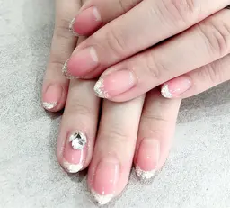 初回限定❣️ソフトジェルフレンチ【OFFあり】【甘皮ケア込み＋他店様OFF無料】※アートご希望の方はアートメニュー追加