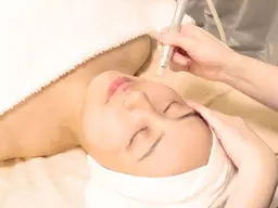 【透明ツヤ肌】毛穴洗浄とマッサージ、美容液導入付きで赤み肌にも効果的☆70分