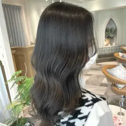 【就活生・インターン生応援📣✊】黒染めを使わない🙅🏻ブラックカラー+内部髪質改善TR💖 ̖́-